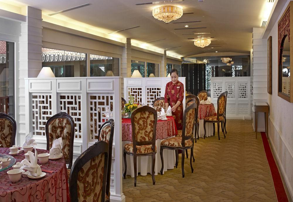 فندق رويال شولان كوالالمبور المظهر الخارجي الصورة A restaurant in a hotel