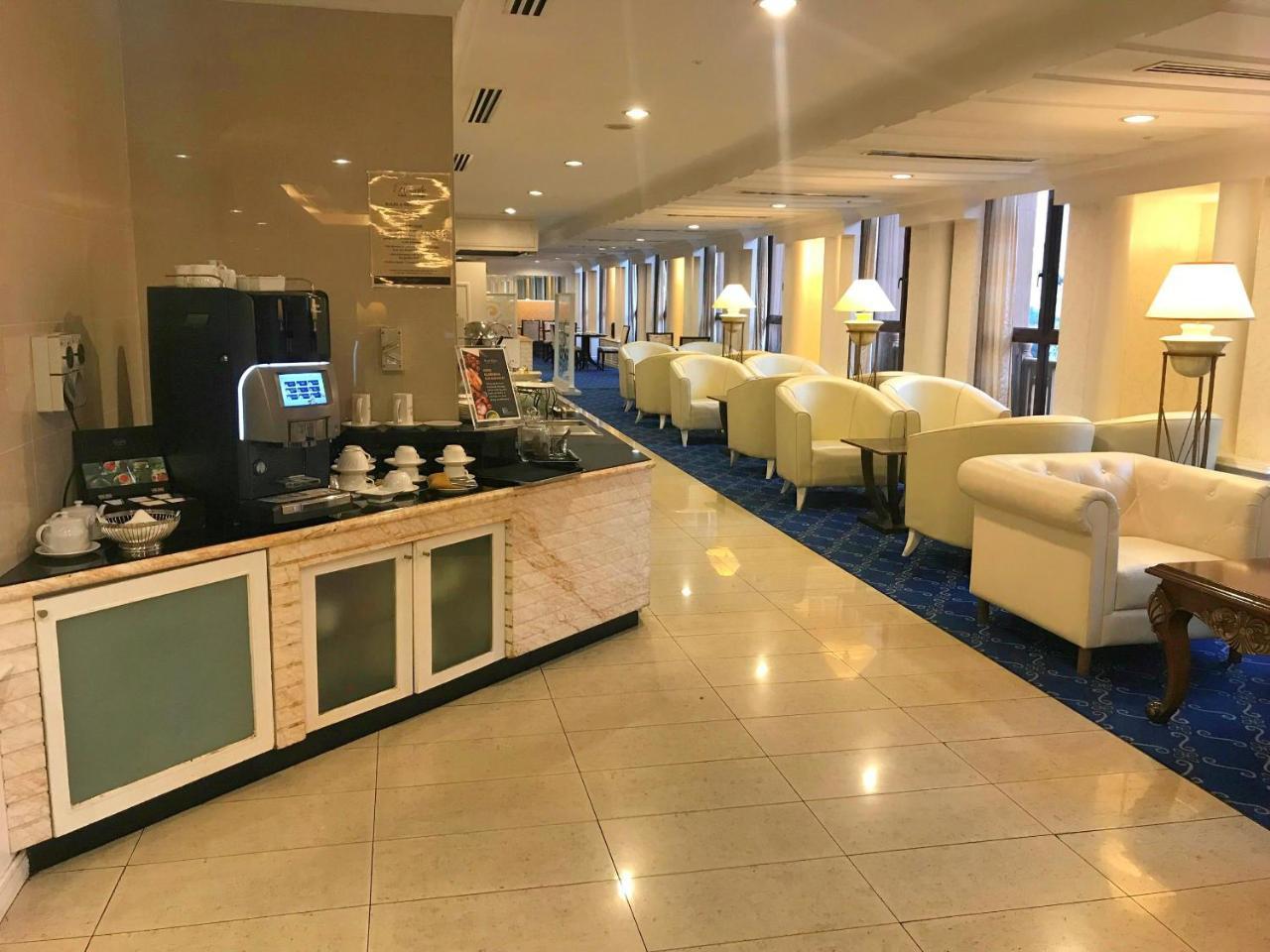 فندق رويال شولان كوالالمبور المظهر الخارجي الصورة The lounge at the airport