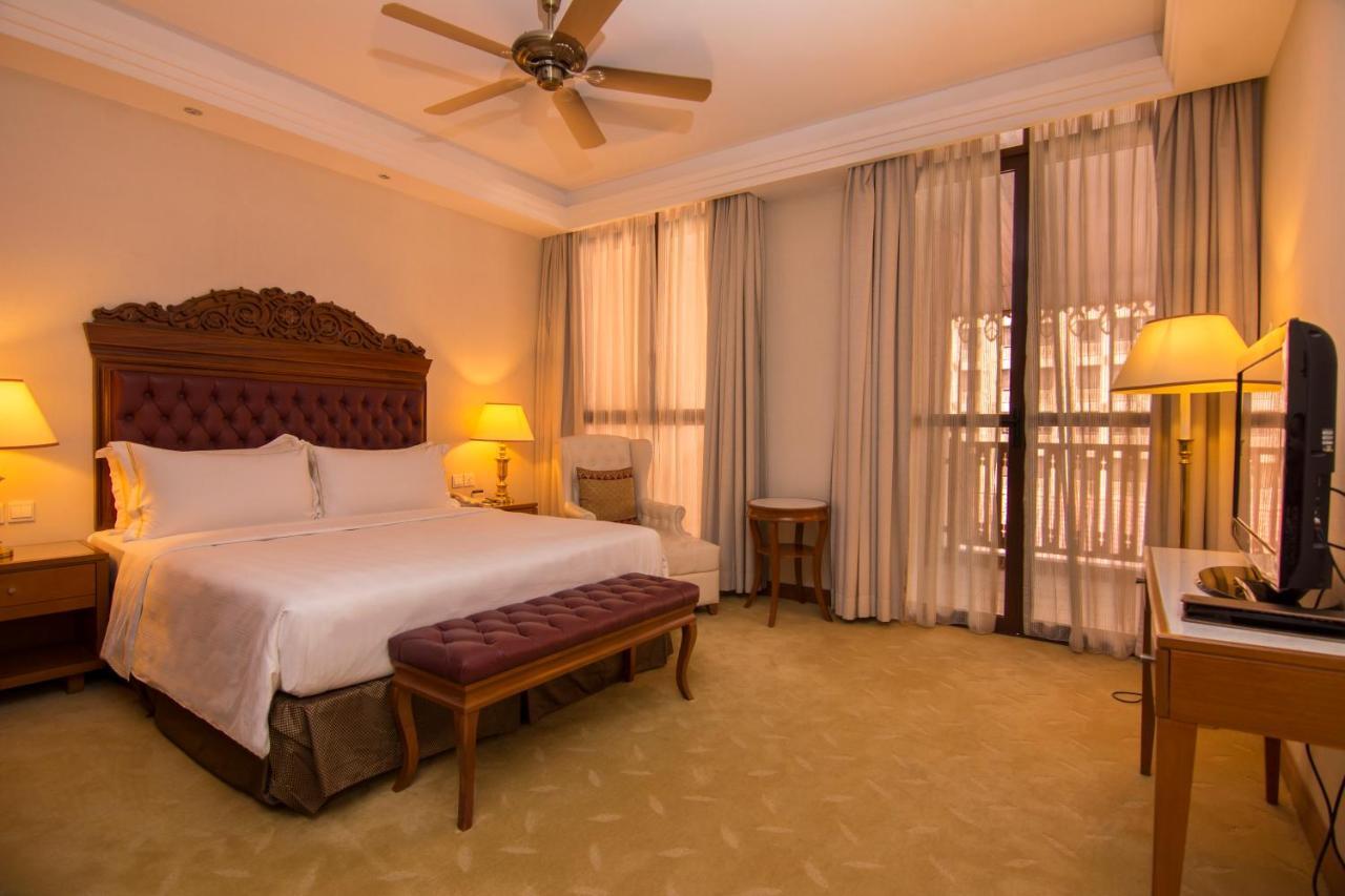 فندق رويال شولان كوالالمبور المظهر الخارجي الصورة A room at the hotel